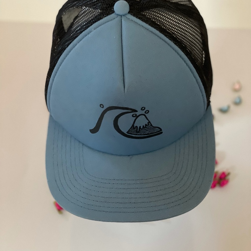Quicksilver ocean to mountain mesh trucker cap.